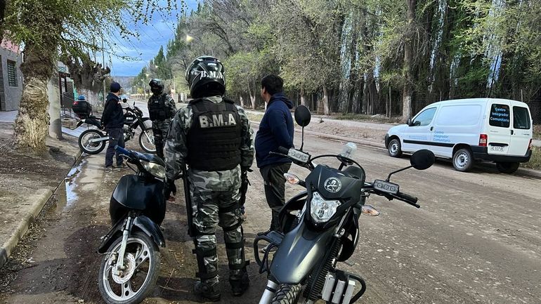 El operativo de tránsito ejecutado desde las 19 horas sorprendió a los motociclistas de Godoy y Chichinales.&nbsp;