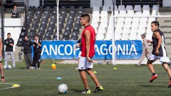 Seguel ya es un indiscutido de la última línea de Cipolletti. El primer marcador central analizó el presente del equipo.