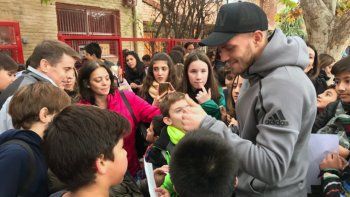 centurion busco a su hermano en la escuela y revoluciono a todos 