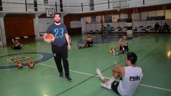 Rubio, el técnico de Cipo, que está obligado a ganar para seguir.