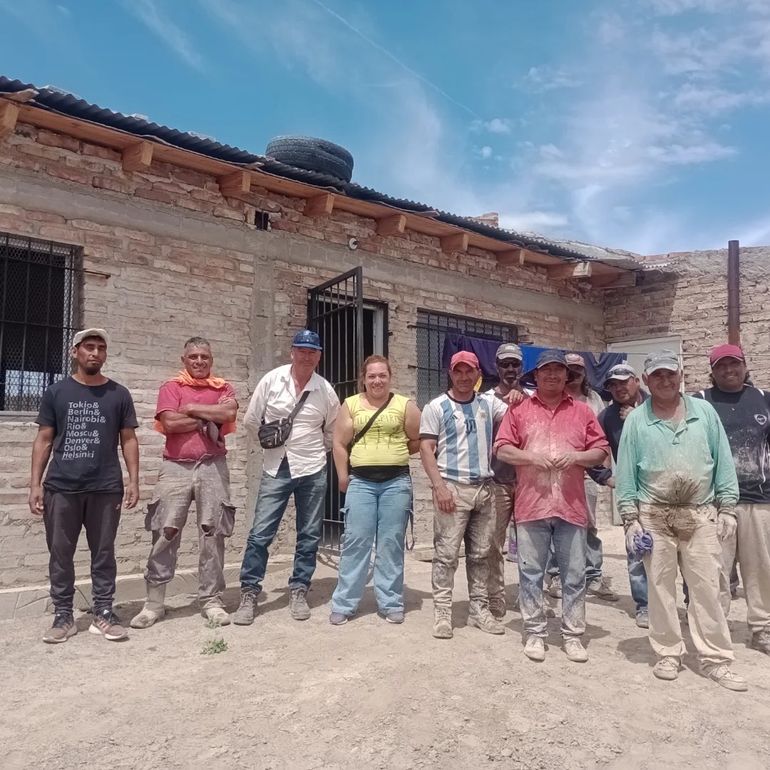 Al menos 20 familias son productores de ladrillos y se sustentan de esta actividad en General Roca.