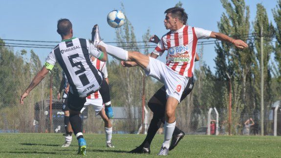 Cipo perdió otra vez y mira de reojo la tabla de abajo