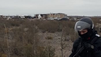 hallazgo del cuerpo en lago pellegrini: lo habrian matado a balazos por unos chanchos