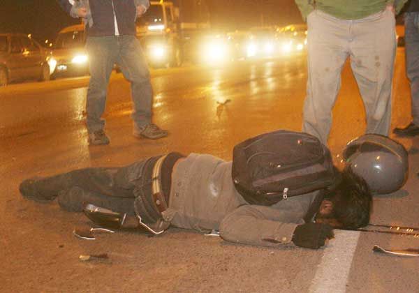 Un motociclista murió luego  de ser embestido por un camión