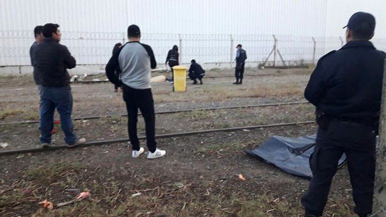 Un hombre de 63 años fue arrollado por un tren de carga y murió: investigan qué ocurrió