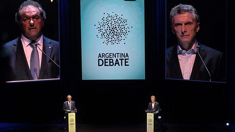 Duros cruces entre Macri y Scioli en el debate presidencial
