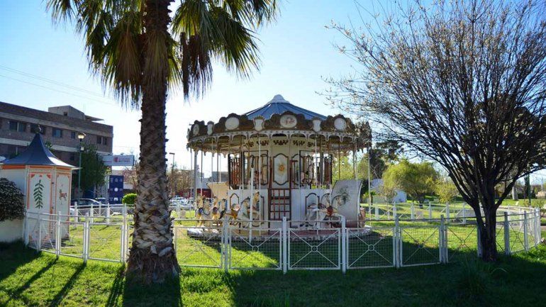 Intercambian una vuelta en calesita por un juguete para los chicos