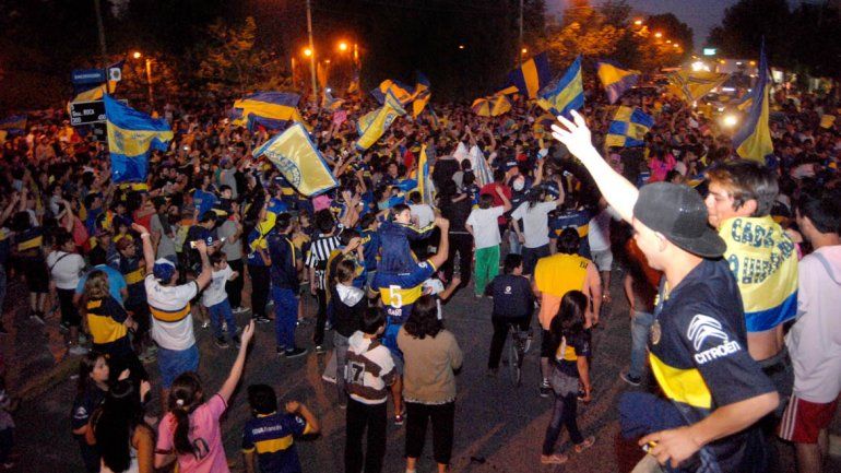 Cipolletti se vistió de Azul y Oro