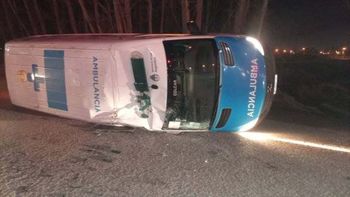 video impresionante: asi fue el choque y vuelco de la ambulancia en ruta 65