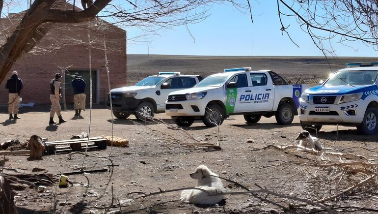 La policía allanó un campo de Los Menucos y encontraron faenados los animales que habían sido robados. Hay dos acusados. 
