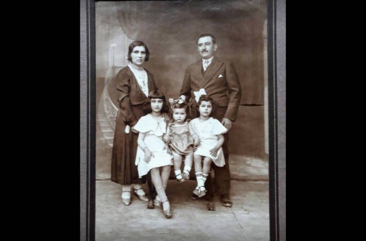 Ramón Chao, doña Paz y tres de sus hijas.