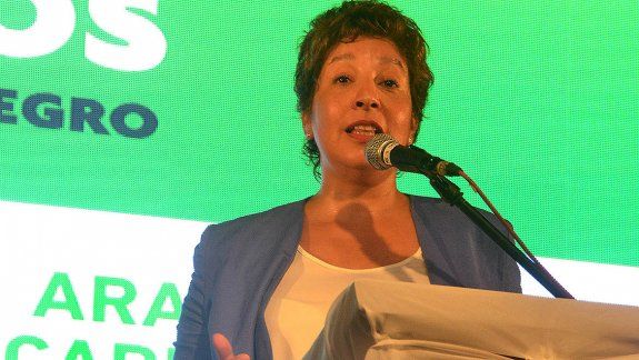 Arabela Carreras se tropezó y se fracturó una costilla