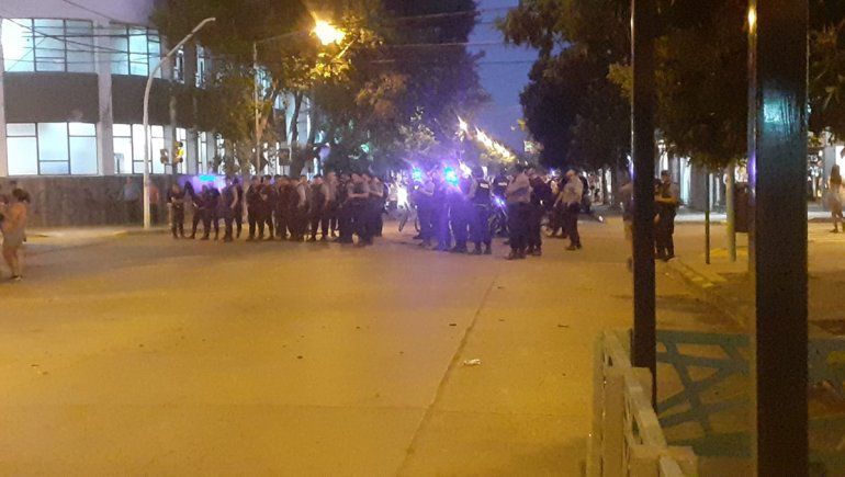 Demorados, policías heridos y piedrazos durante los festejos por el triunfo de Argentina 