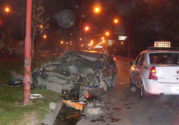 Chocó contra un poste de la Pacheco