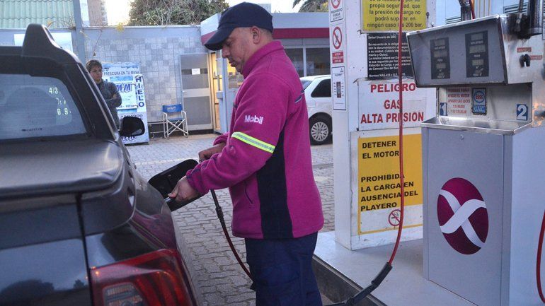 Quieren prohibir que haya autoservicio de combustible