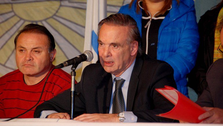 Pichetto exigió abrir poco a poco algunas actividades