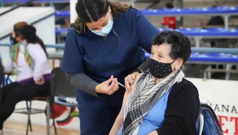 Comenzó la combinación de vacunas contra el COVID-19