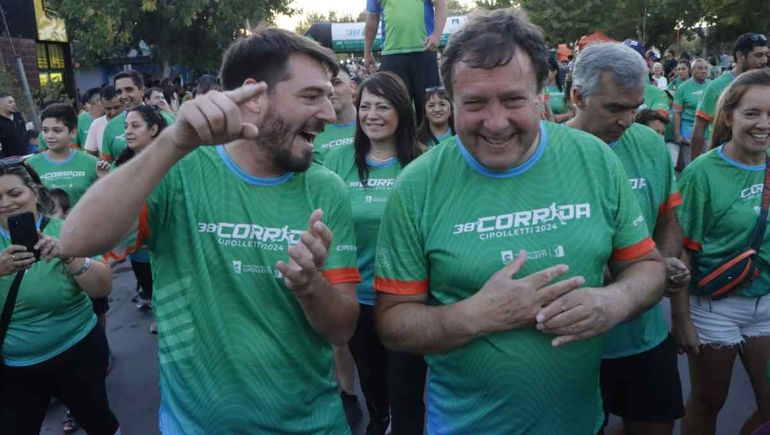 El intendente Rodrigo Buteler y el gobernador Alberto Weretilneck hicieron los 4K de La Corrida. Foto: Anah&iacute; C&aacute;rdena.