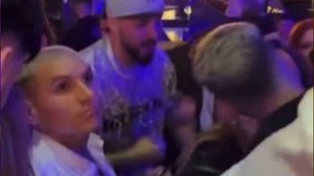 Con la China en Argentina, Mauro Icardi ¿a los besos con otra mujer? | LMCipolletti.com Con la China en Argentina, Mauro Icardi ¿a los besos con otra mujer?