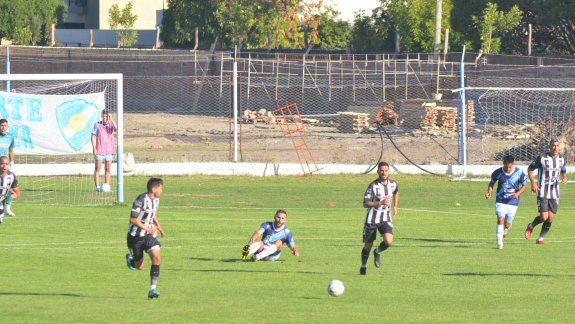 Nicolás Trecco hizo el gol del empate de Cipo.