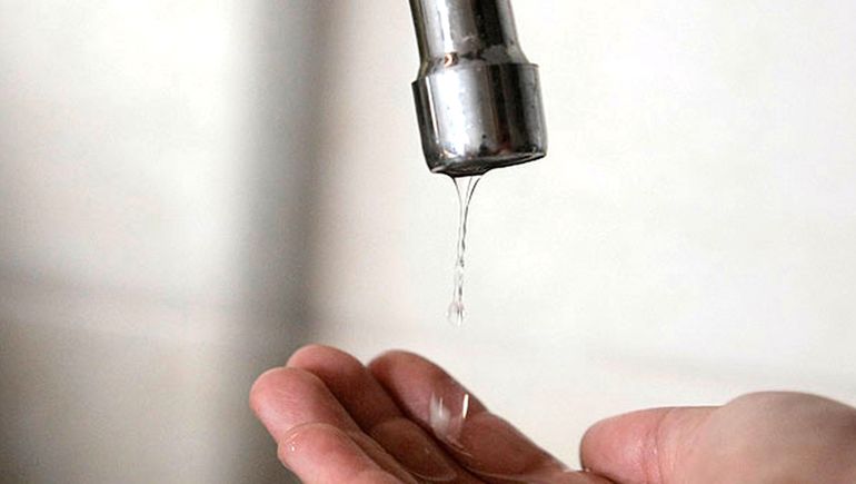 En un barrio de Las Perlas analizaron el agua que consumen y el resultado es alarmante.