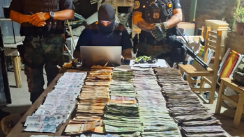 Una importante suma de dinero fue secuestrado tras los allanamientos por drogas.
