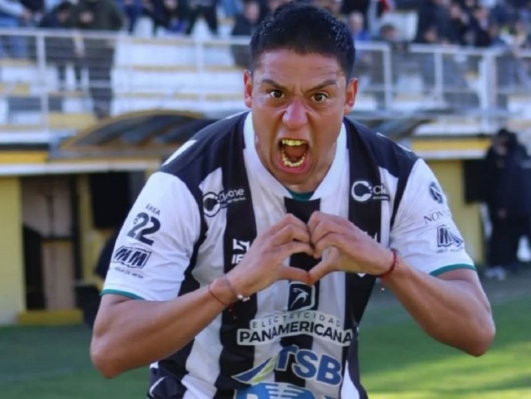 Mbombaj grita su gol en Bahía. Foto: Ayelén Martínez