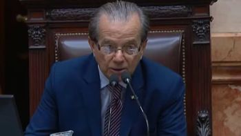 escandalo en diputados: se olvido el microfono abierto y lanzo comentarios lascivos sobre varias legisladoras