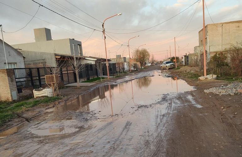 Quejas por el mal estado de las calles de tierra en Fernández Oro