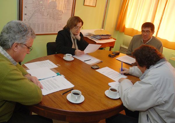 Más pavimento, mejor alumbrado y más plazas