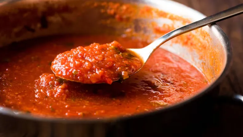 ANMAT emitió una alerta por un lote de una reconocida marca de tomate triturado distribuido en escuelas