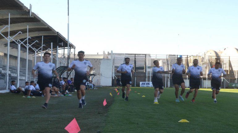 Cipolletti hizo fútbol en La Visera pensando en Villa Mitre.