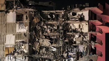 un muerto y varios heridos tras el derrumbe de un edificio en miami