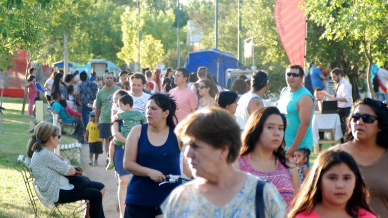 La Feria de Verano se hará en el predio del tren de calle Fernández Oro.