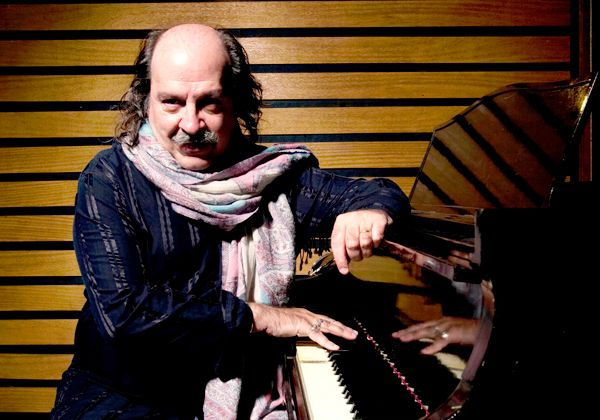 El artista mantiene un vínculo especial con la provincia de Río Negro. El artista mantiene un vínculo especial con la provincia de Río Negro.