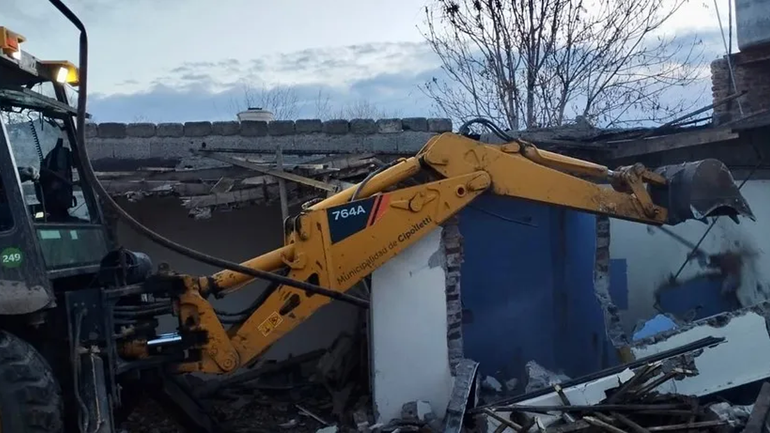 La demolición estuvo a cargo del personal municipal