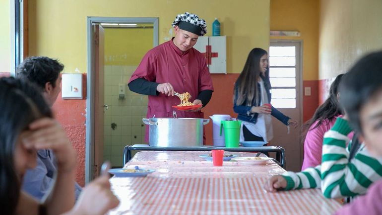 Educación quiere abrir los comedores escolares pese al paro