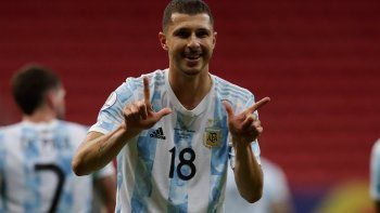 El festejo de gol de Guido Rodríguez.