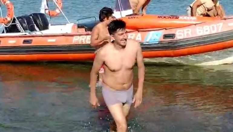 El empleado policial que se arrojó al agua para ayudar a la nena. 