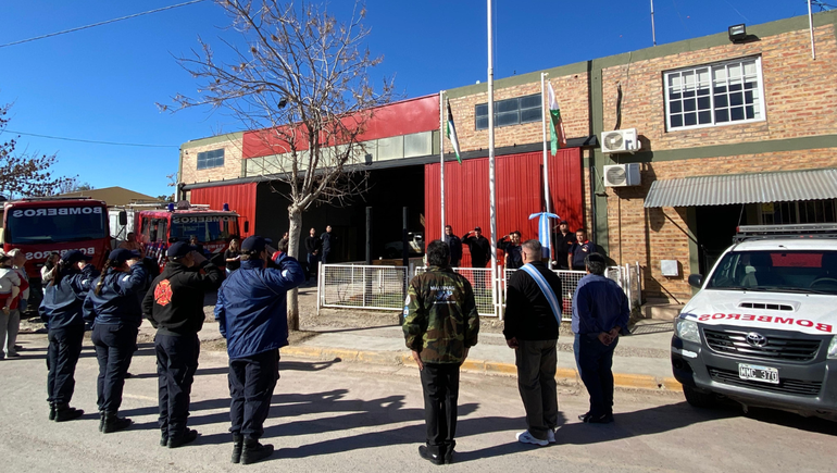 Los Bomberos Voluntarios de Fernández Oro están celebrando 40 años de servicio.