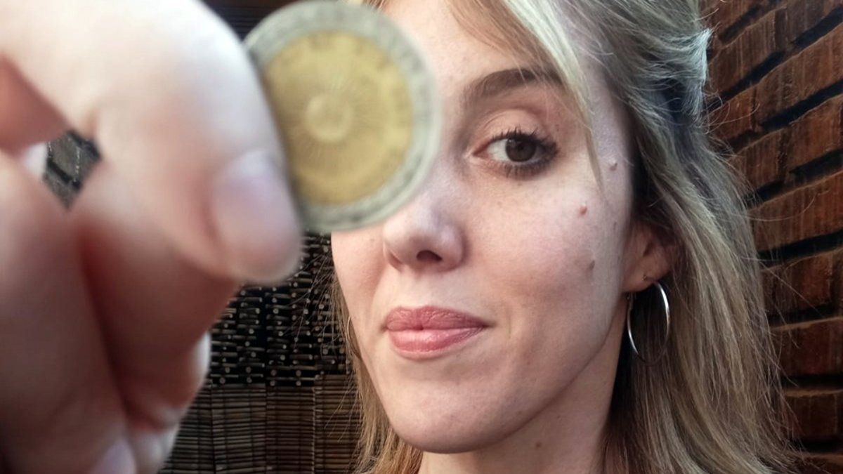 El furor de las monedas de un peso con error llegó a ...