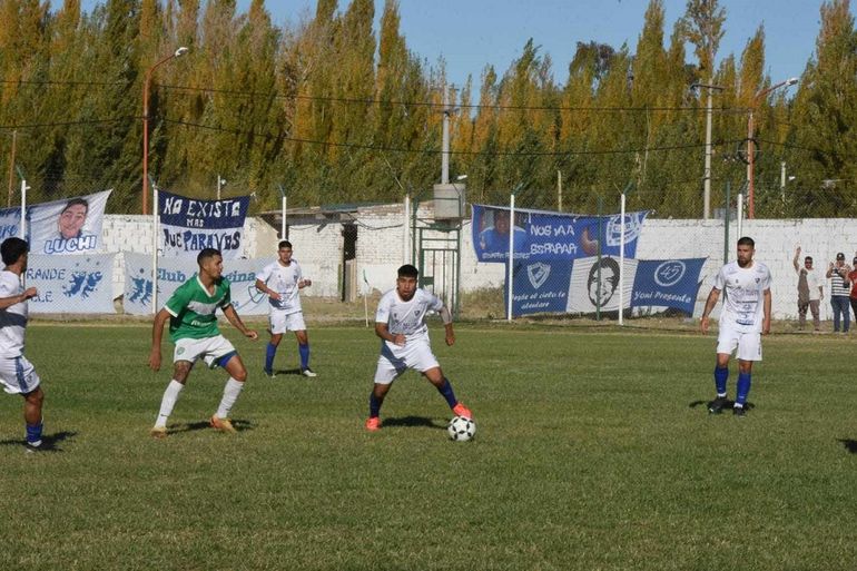 Fernández Oro cayó en casa, no quedan invictos y manda La Amistad en la Liga Confluencia