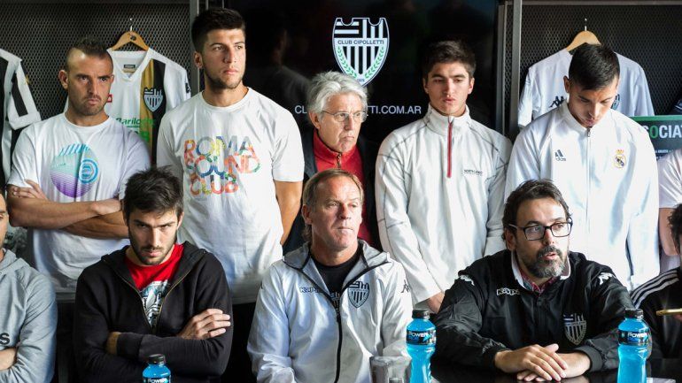 Henry Homann presentó la renuncia, pero el plantel lo bancó y no se va del Albinegro