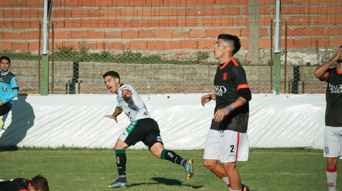 El gesto de los jugadores de Sansinena en la derrota contra Villa Mitre del lunes pasado.&nbsp;