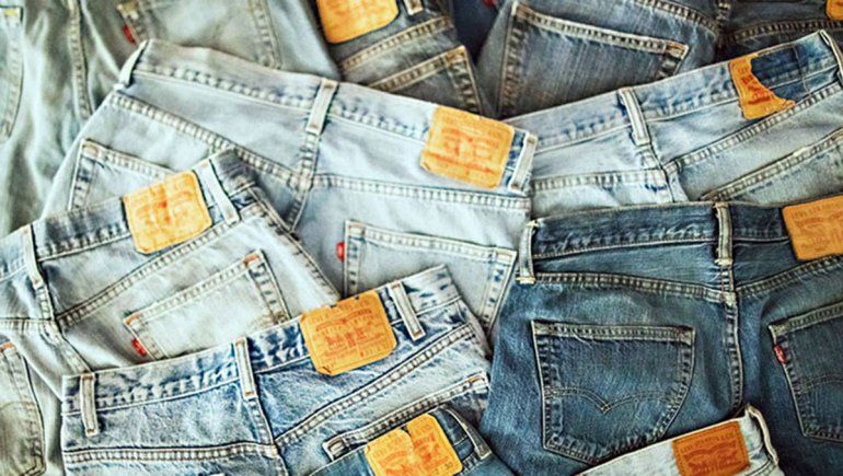 Adiós jeans anchos: la nueva tendencia 2025 que llega desde Europa