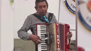 Juan no dejó tema por tocar con sus compañeros y amigos que hoy lo lloran. Dolor por la muerte de un popular taxista y colectivero