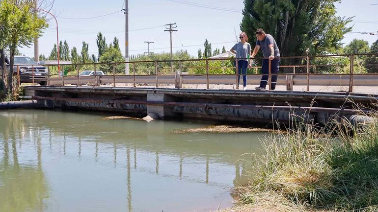 Video impactante: Vecino cayó con su camioneta al canal