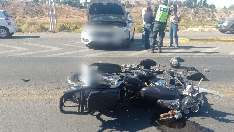 El motociclista debió ser trasladado por el accidente en Autovía Norte / Foto Prensa Policía