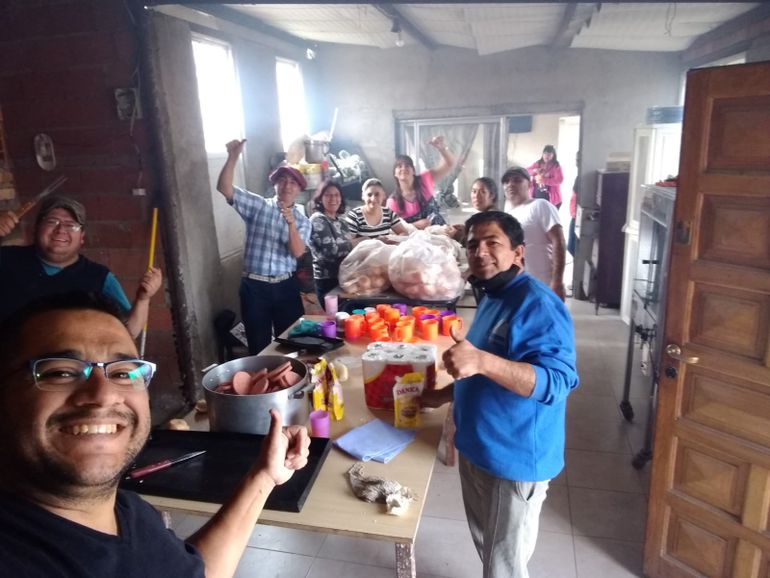 Hace años que Gonzalo Rivas, GAJU y otras entidades, junto con folcloristas, desarrollan una gran labor solidaria y eventos para conseguir los recursos que resultan imprescindibles. Los festejos cuando se cumplen las metas nunca faltan.