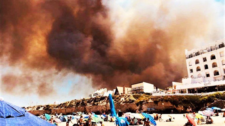 Las dramáticas imágenes del gran incendio que atemoriza a Las Grutas